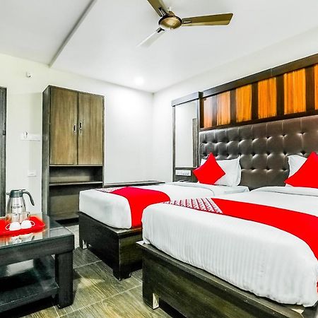 Oyo 16155 Hotel Dcm Grand Vijayawada Ngoại thất bức ảnh