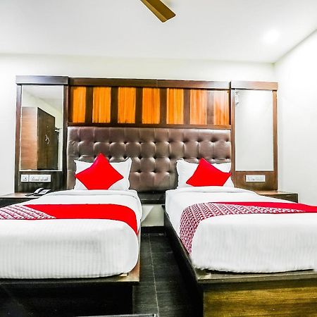Oyo 16155 Hotel Dcm Grand Vijayawada Ngoại thất bức ảnh