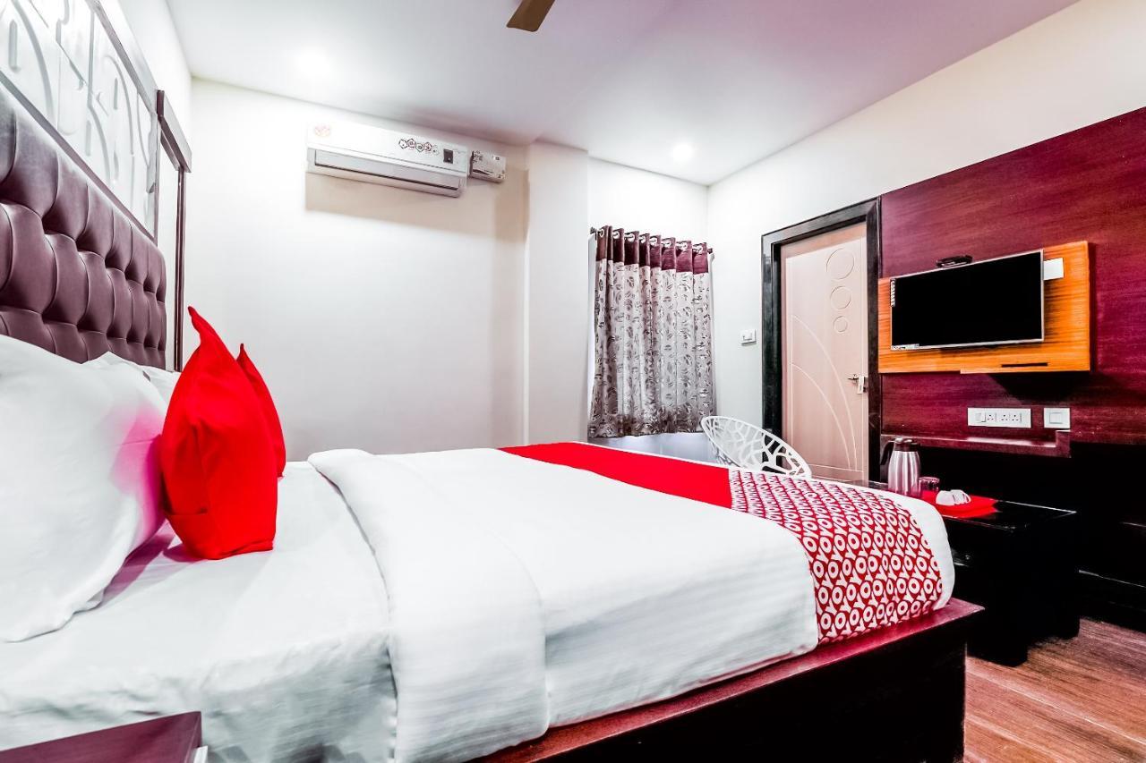 Oyo 16155 Hotel Dcm Grand Vijayawada Ngoại thất bức ảnh