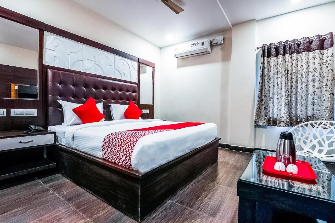 Oyo 16155 Hotel Dcm Grand Vijayawada Ngoại thất bức ảnh