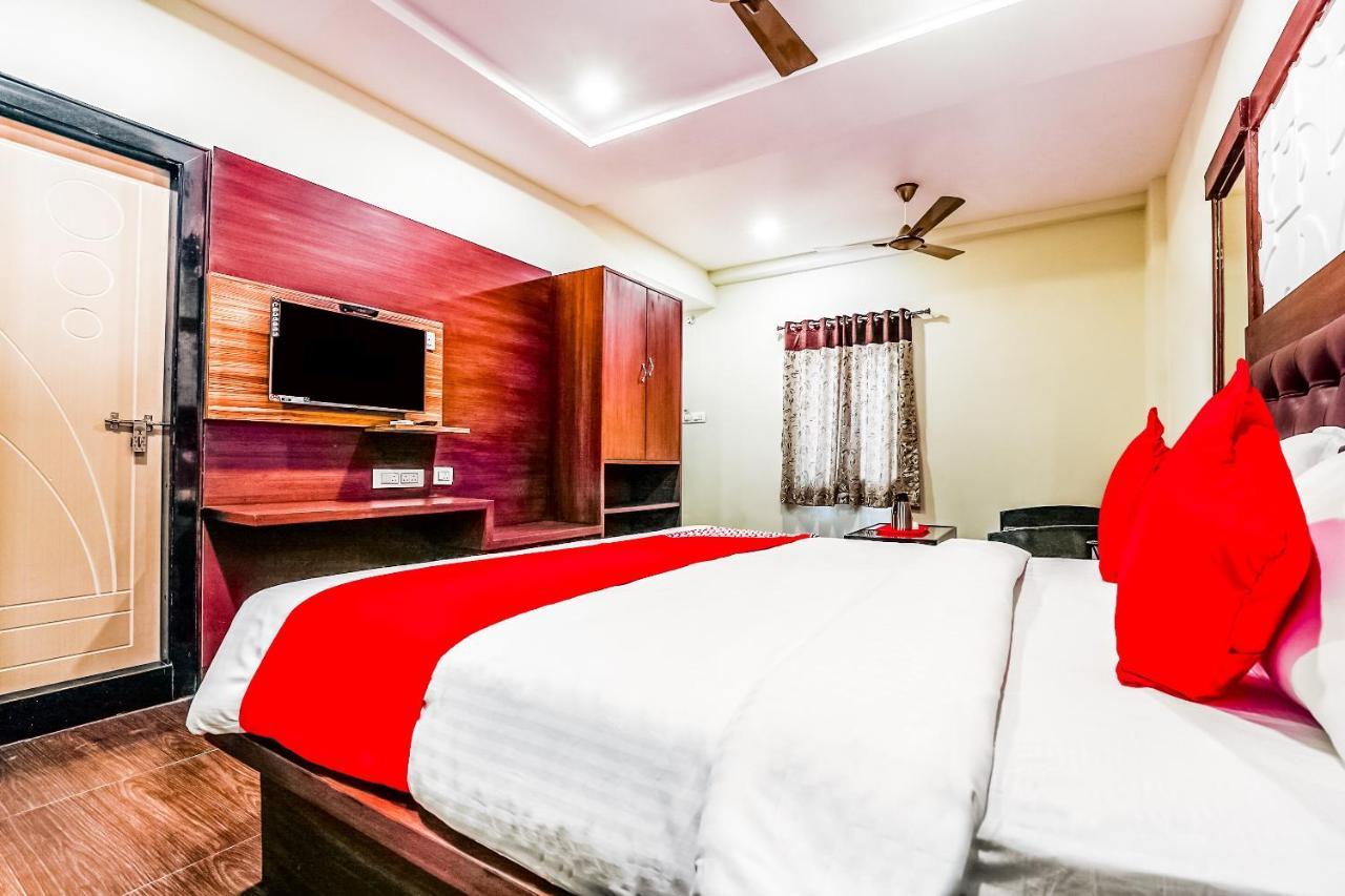 Oyo 16155 Hotel Dcm Grand Vijayawada Ngoại thất bức ảnh