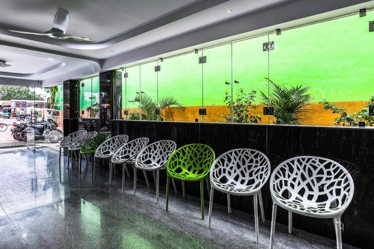 Oyo 16155 Hotel Dcm Grand Vijayawada Ngoại thất bức ảnh