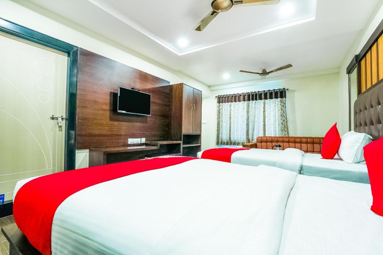 Oyo 16155 Hotel Dcm Grand Vijayawada Ngoại thất bức ảnh